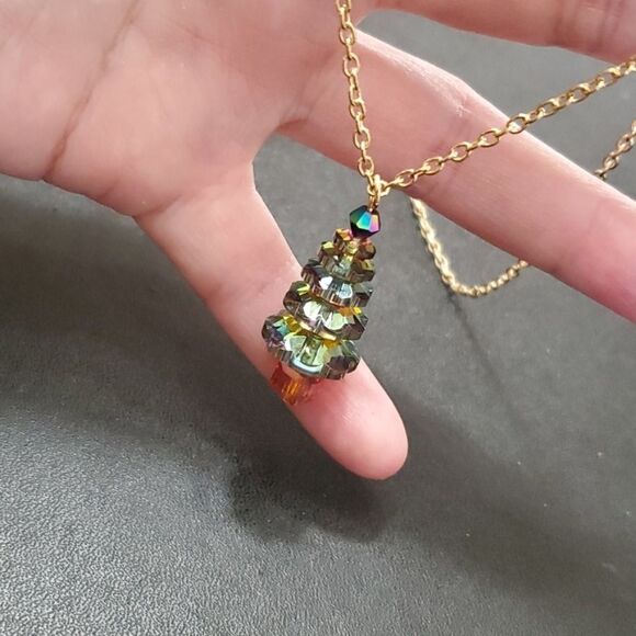 Sparkling Christmas tree pendant necklace - Picture 1 of 11